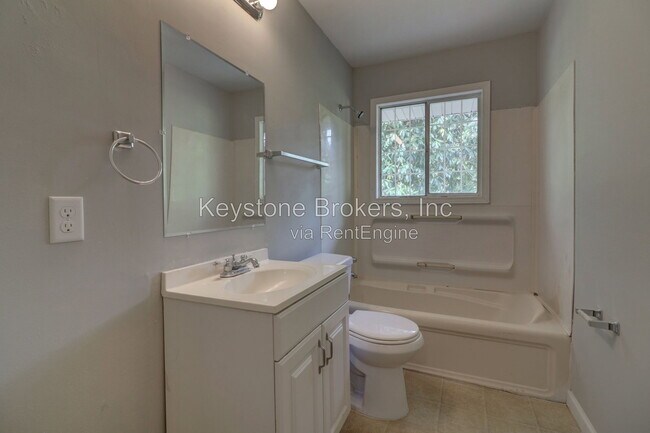Building Photo - 1387 Willow Dr