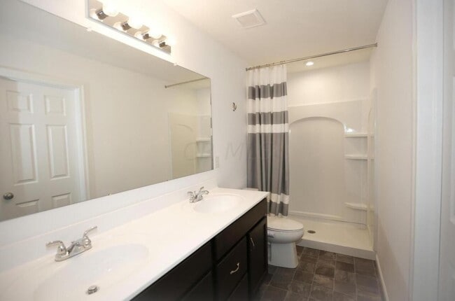 Building Photo - 4978 Crestbrook Dr