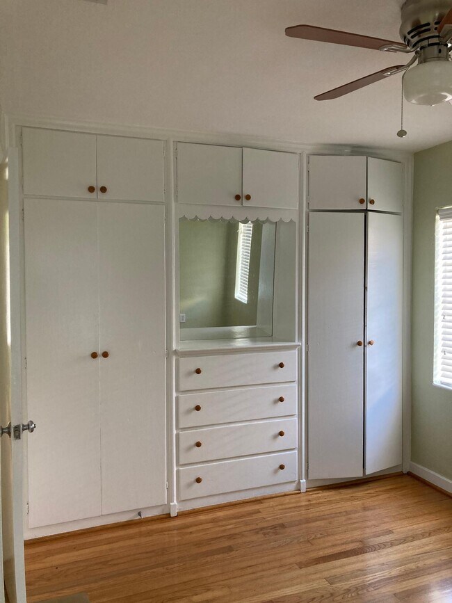 Building Photo - 1651 Knollwood Cir