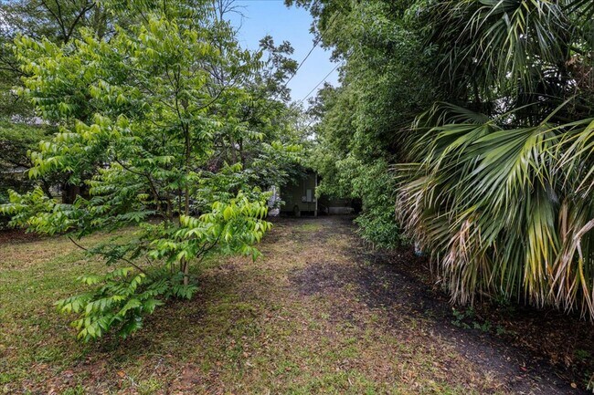 Building Photo - Savannah Eastside Home | 2 Bed 1 Bath | Remodeled Kitchen | In-Unit W/D | Private Driveway