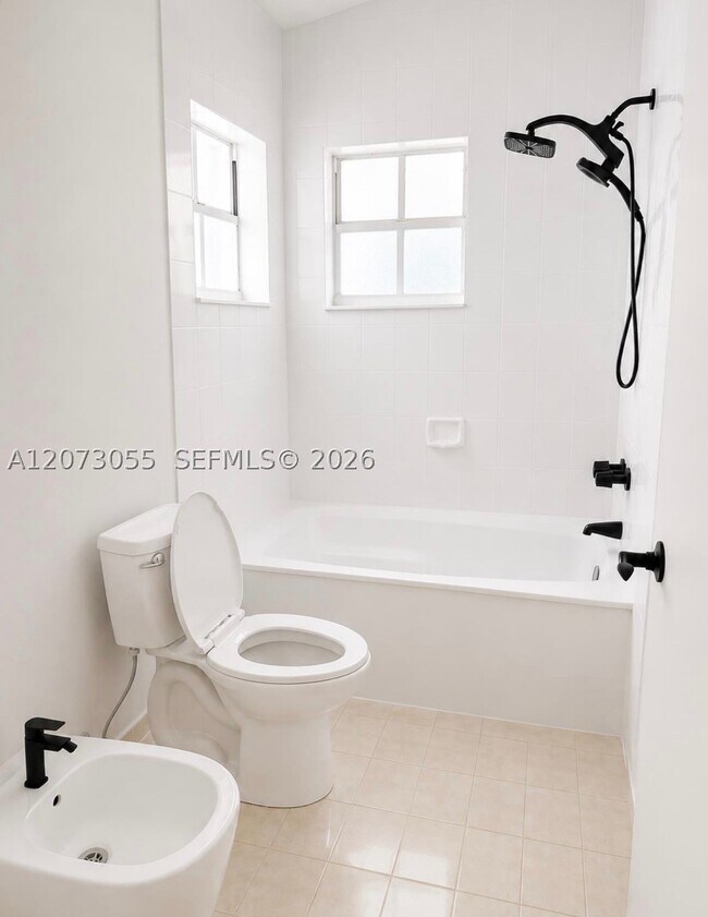 Building Photo - 10290 SW 146th Ave