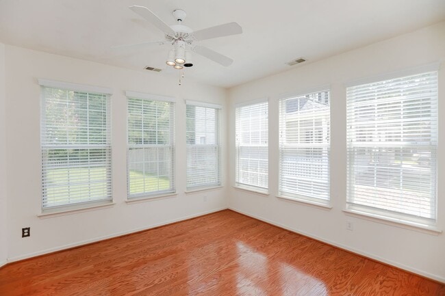 Building Photo - Gorgeous 5 Bedroom Rental in Virginia Beach