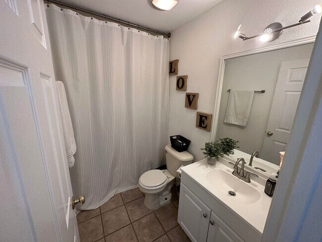 Building Photo - 1902 Denmark Ln