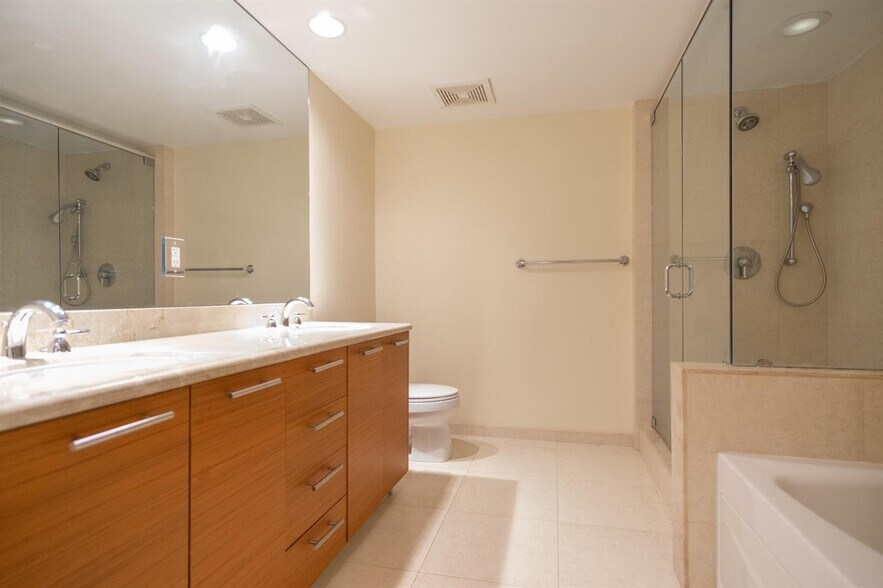 Building Photo - 50 Biscayne Blvd