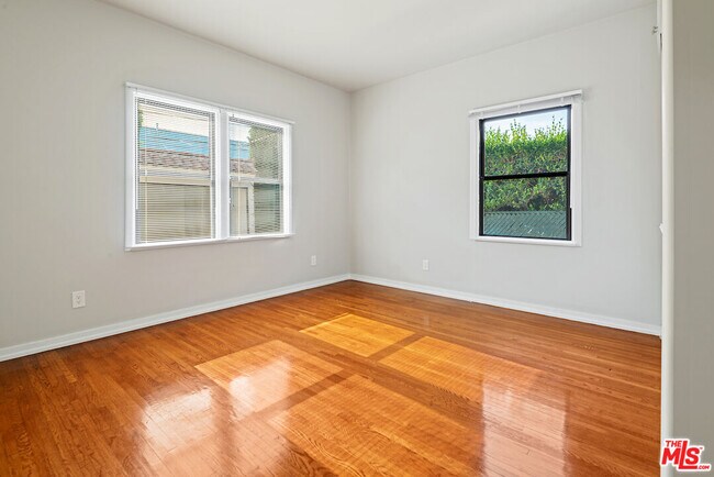 Building Photo - 751 Croft Ave