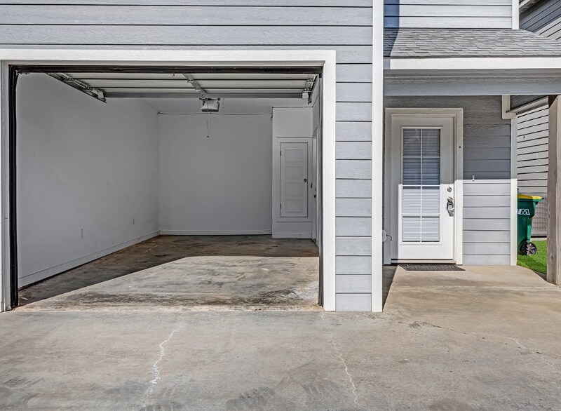 Building Photo - 3320 Robin Ln