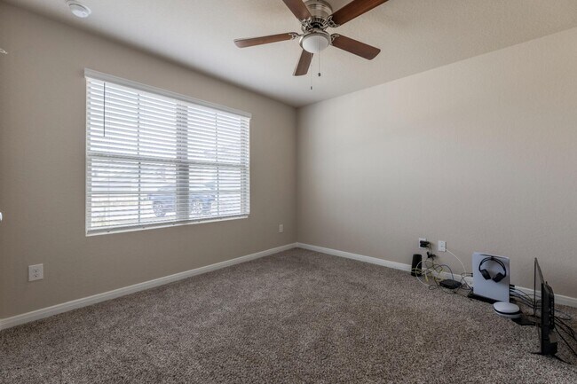 Building Photo - 3035 Selhurst St