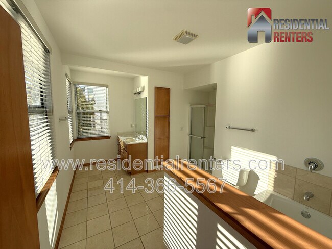 Building Photo - 2121 N Riverboat Rd