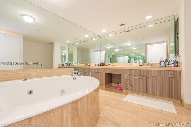 Building Photo - 19667 Turnberry Way