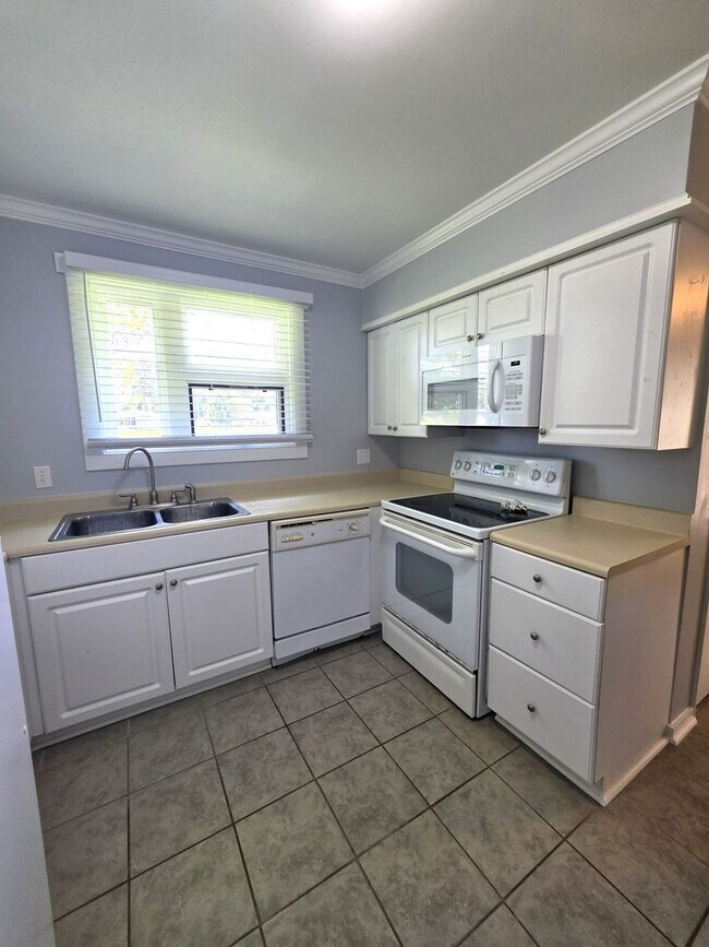 Building Photo - Newly Updated Home in Seagate Village