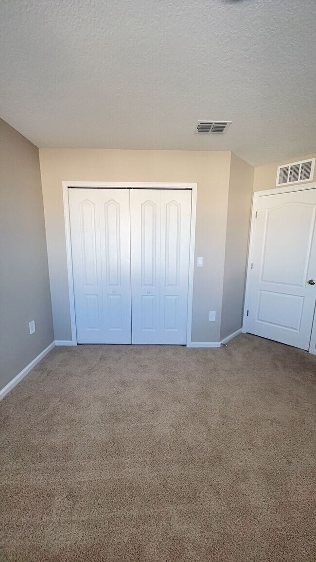 Building Photo - 263 Redbud Rd