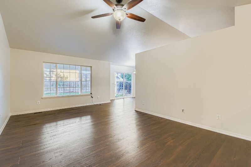 Building Photo - 534 Springwood Ct