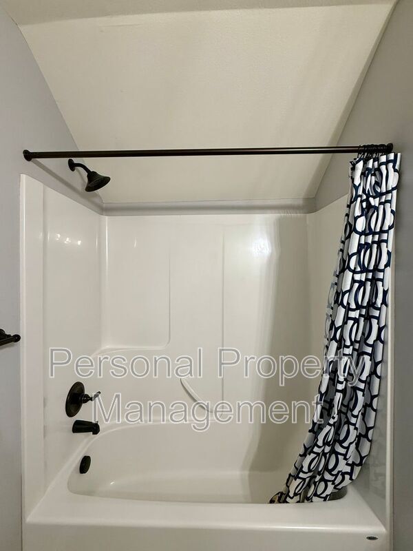 Building Photo - 2606 NE 130th Ct