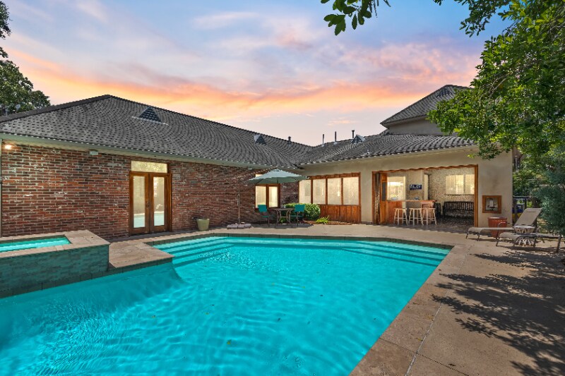 Building Photo - 118 W Bayou Pkwy