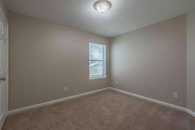 Building Photo - 10203 Azalea Village Dr