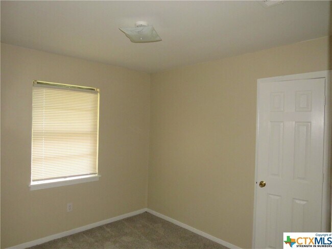 Building Photo - 104 Bybee Ct