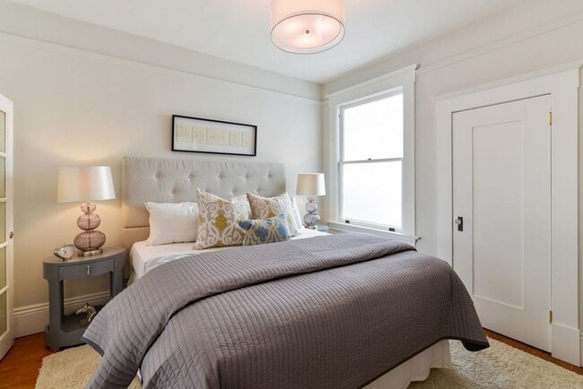 Building Photo - 151 Russ St