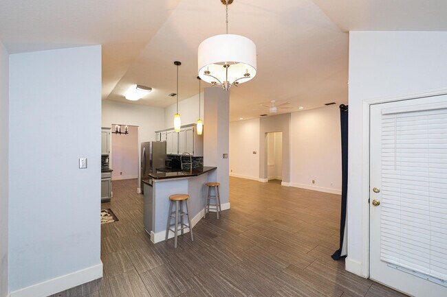 Building Photo - 1222 Longhorn Dr