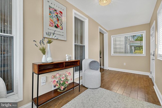 Building Photo - 426 Main St