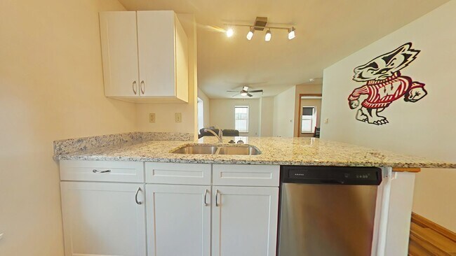 Building Photo - 4 Bedroom, 2 Bathroom