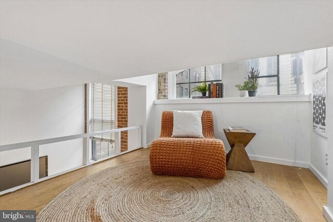 Building Photo - 315 New St