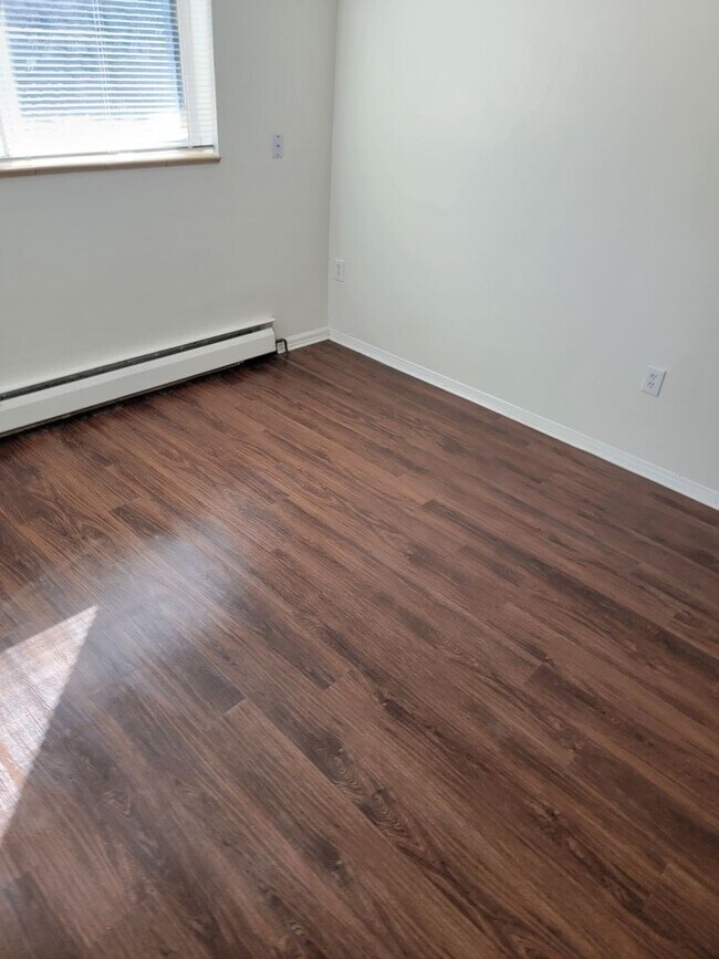 Building Photo - FREE PETS & UTILITIES INCLUDED! Boutique 2BR Golden Apt near Clear Creek Trail