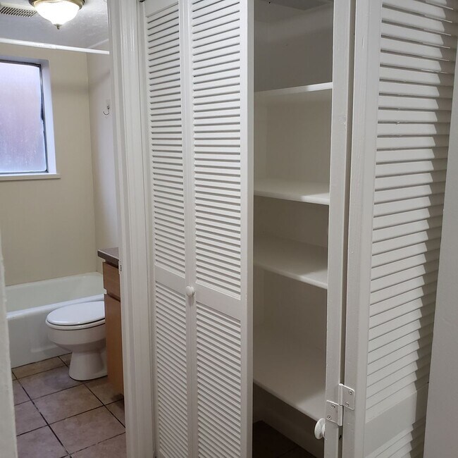 Building Photo - 1B/1B Pet Friendly Apartment South of BYU