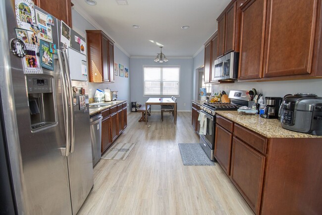 Building Photo - Beautiful 3-Bedroom Home in Burnside Farms – Furnishings Included & Fire Pit!