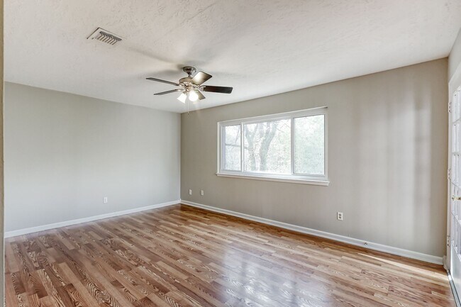 Building Photo - Great house in great neighborhood