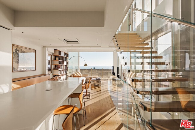 Building Photo - 1267 Palisades Beach Rd