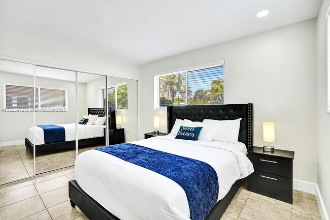 Building Photo - 1018 Adams St