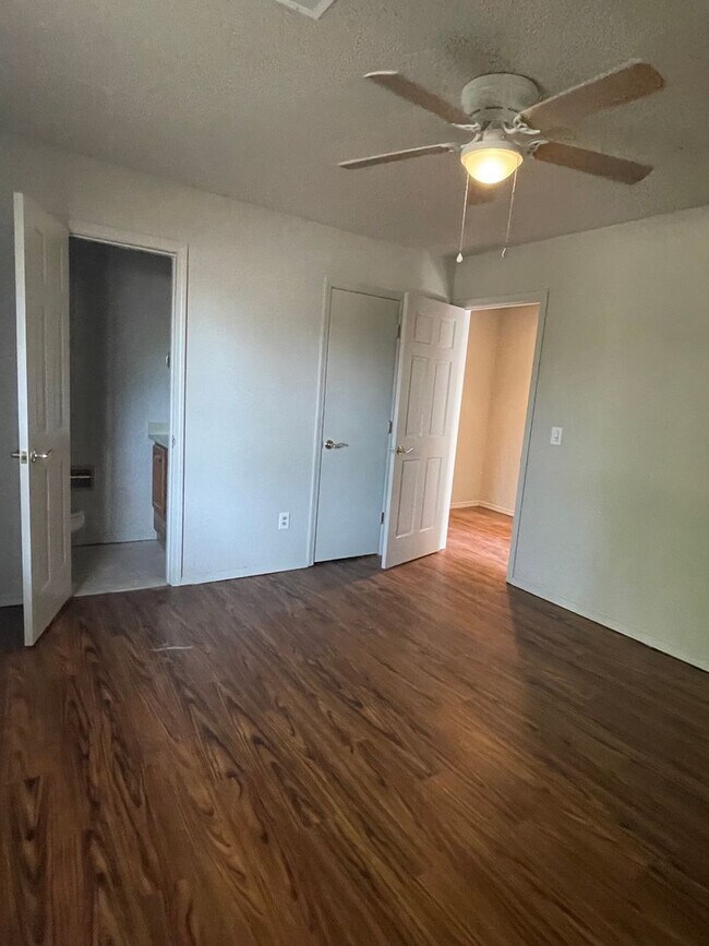 Building Photo - Cute remodeled 3Bd 1.5 bath