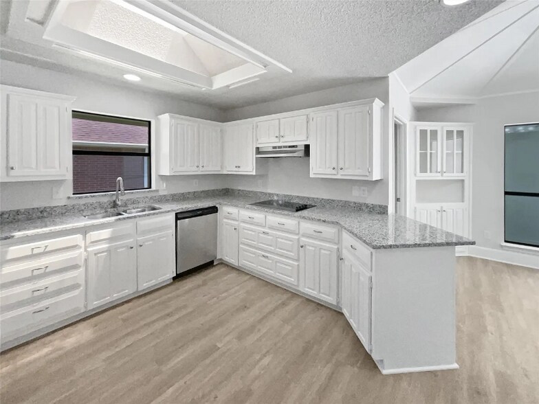 Building Photo - 3614 Queenswood Ln