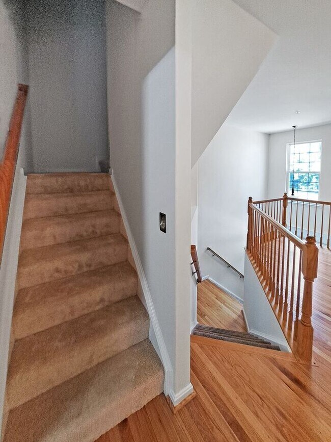 Building Photo - Charming 3-Level Brick Townhome in Waldorf...