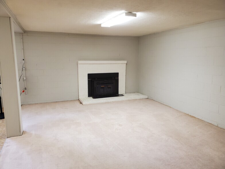 Building Photo - 616 Starlite Ln