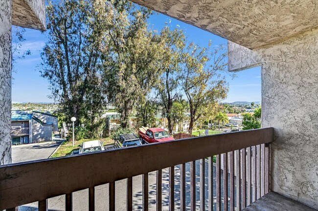 Building Photo - 3 Bedroom Townhome in the Vista de Vista Community