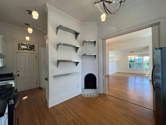 Building Photo - Charming 3 Bed 3.5 Bath home in Southwest ...