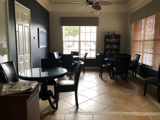 Building Photo - 10037 Poppy Hill Dr