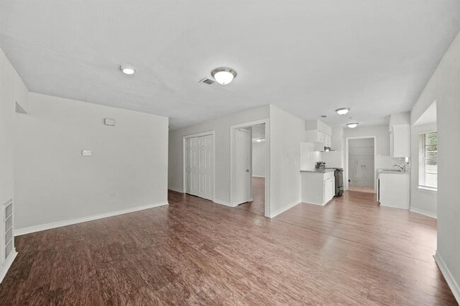 Building Photo - 7219 Meadowlark Ln