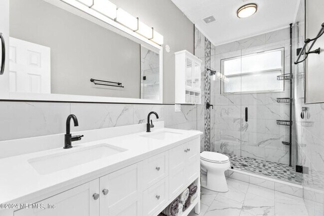 Building Photo - Fully Furnished Home