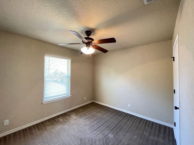 Building Photo - 601 W Little Dipper Dr