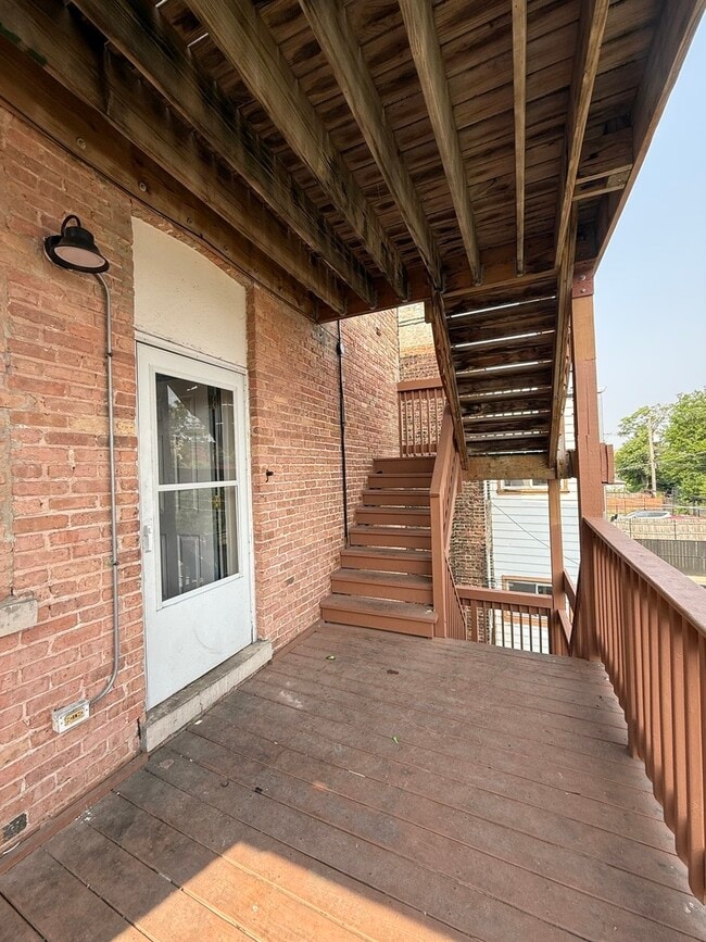 Building Photo - 3916 W Van Buren St