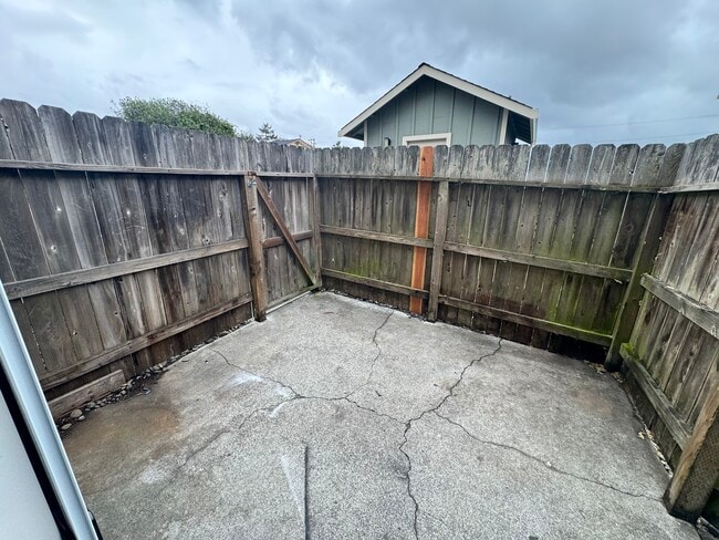 Building Photo - 114 Church St