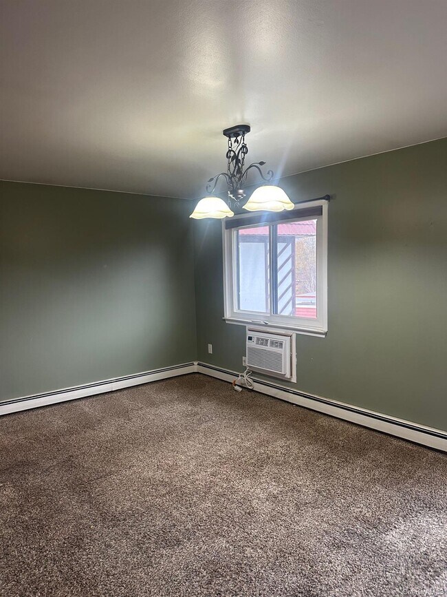 Building Photo - 10 Skyline Dr