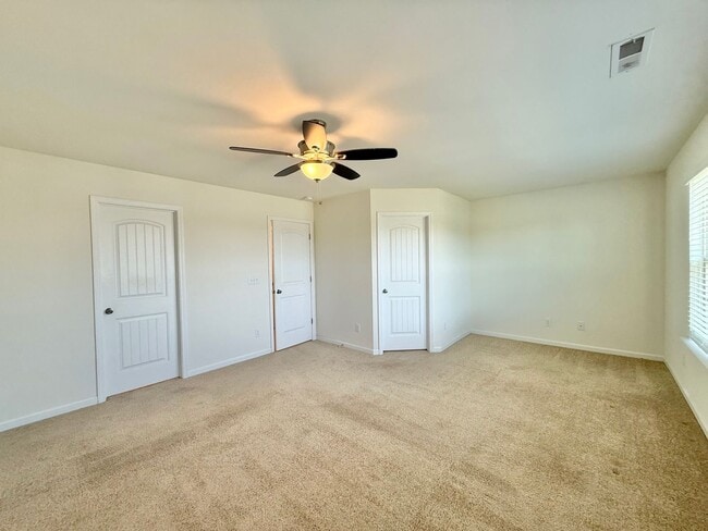 Building Photo - Excellent 3BD, 2.5BA Clayton Townhome Near...