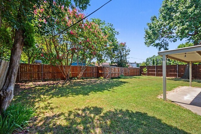 Building Photo - 13216 Meandering Way