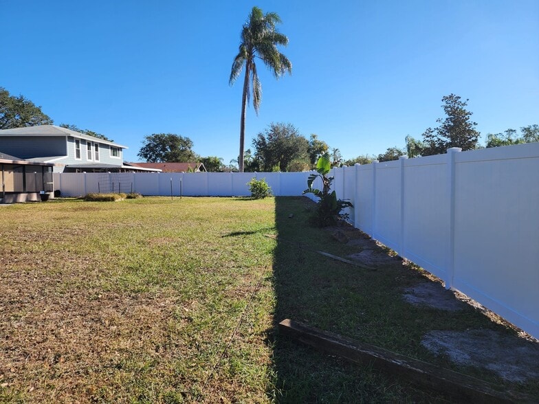 Building Photo - 14532 Knoll Ridge Dr