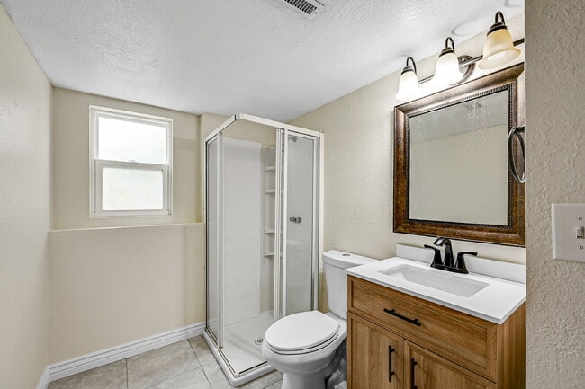 Building Photo - $1,995.00, 3 bed, 2 bath located in Fountain