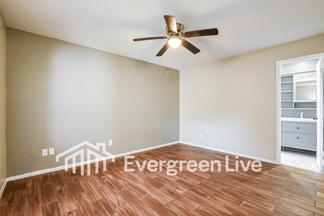 Building Photo - 1946 Larkwood Dr