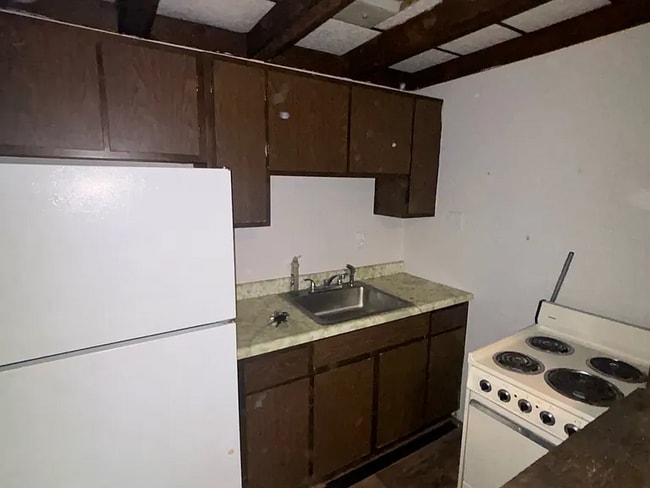 Building Photo - 11 Station St